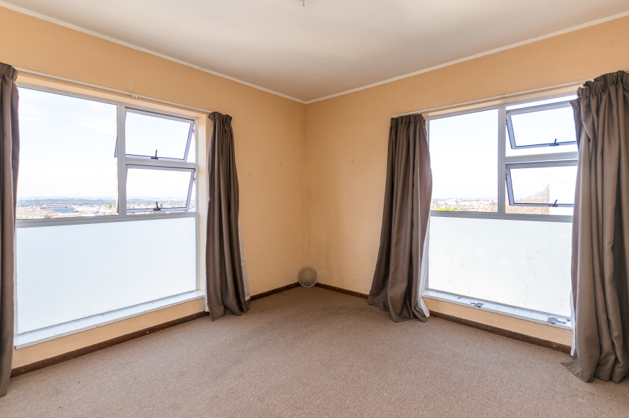 1 Bedroom Property for Sale in Wynberg Upper Western Cape